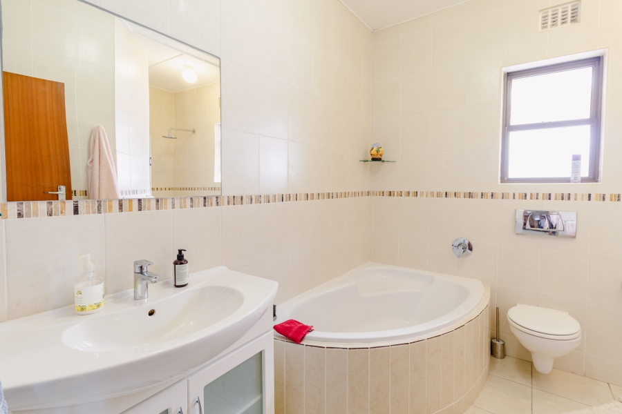 3 Bedroom Property for Sale in Van Riebeeckstrand Western Cape